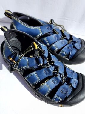 Keen Kids Newport H2 Closed-Toe Sandals Boy Or Girl Sz 5